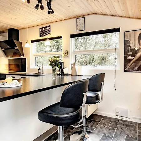 4 Star In Hals-by Traum *